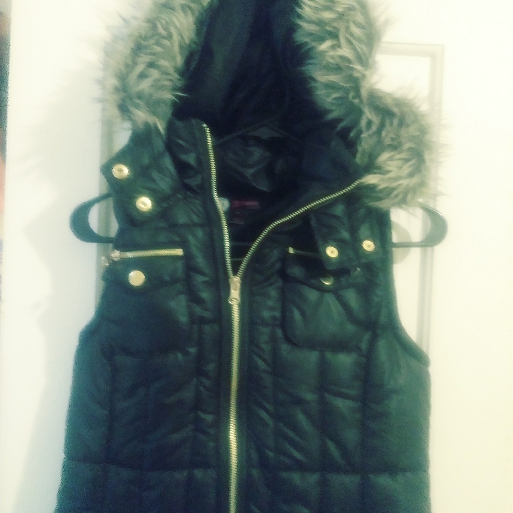 Sleeveless hooded vest